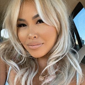 MEET YOUR POSHER 🎀